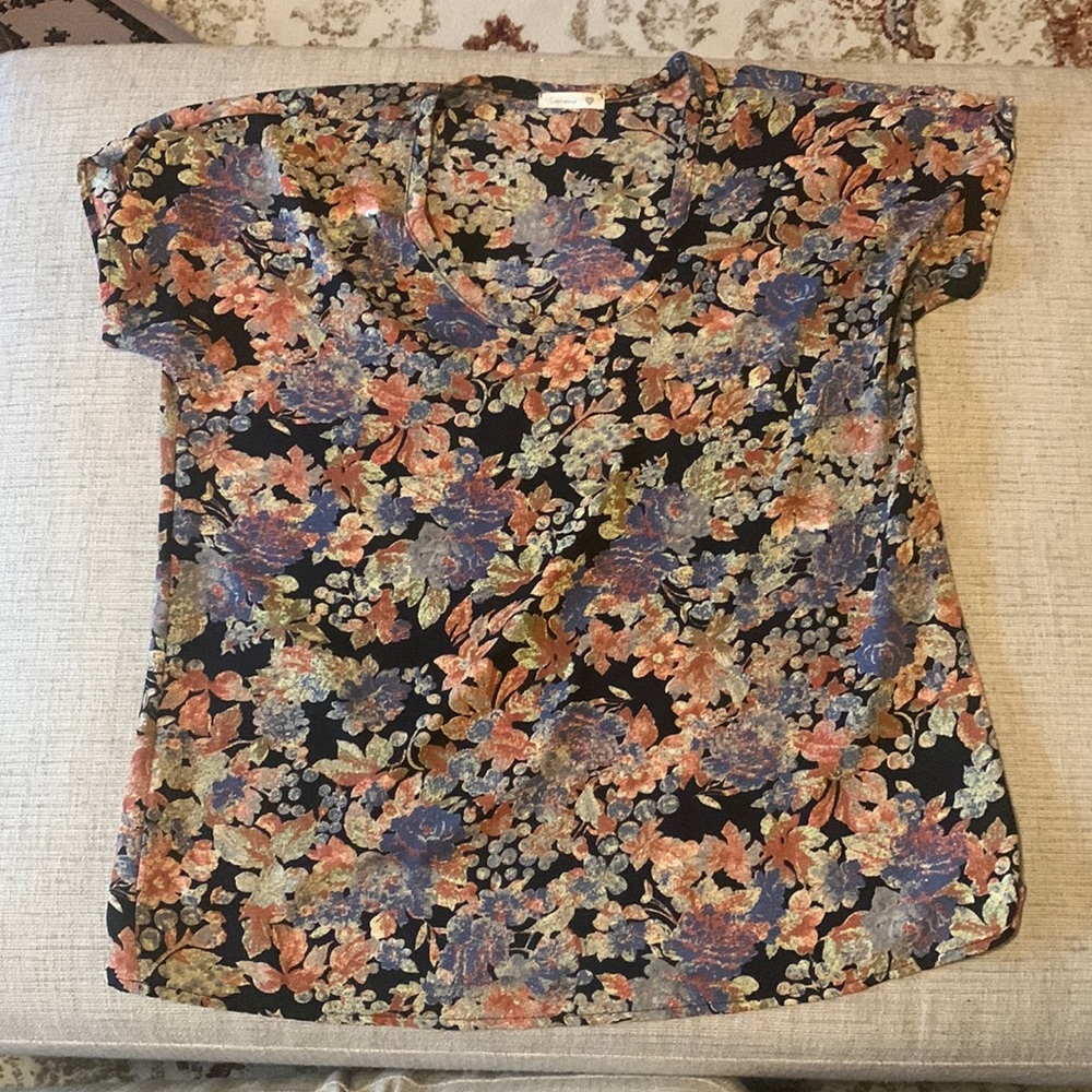 Multi-colored printed top. Polyester, brand: soprano